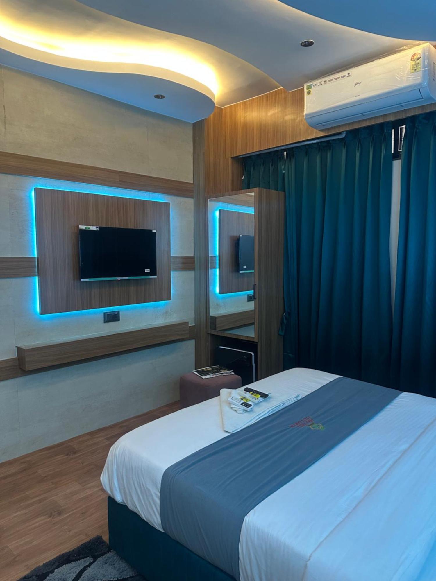 Hotel Victoria Prime Surat Exterior photo