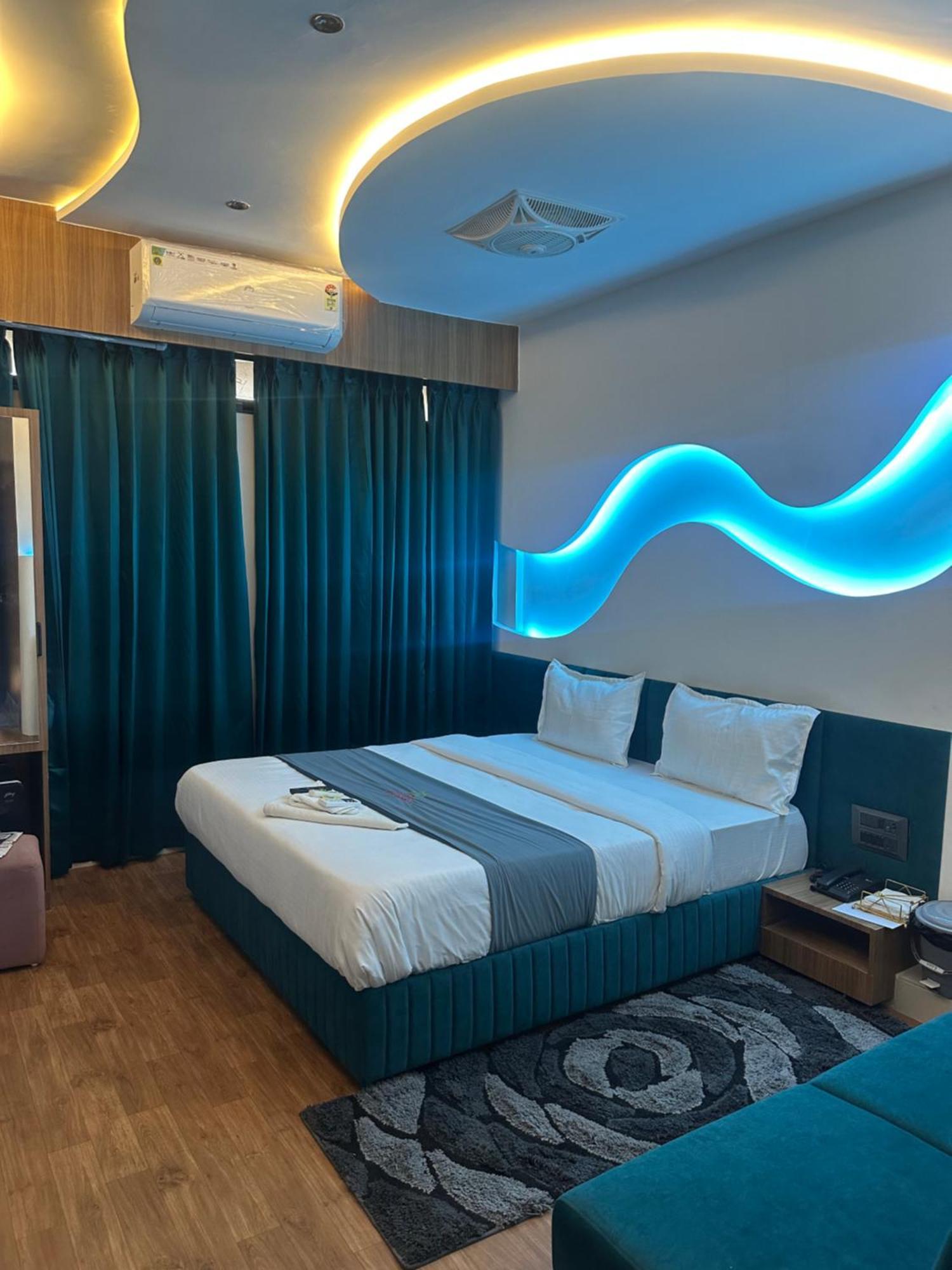 Hotel Victoria Prime Surat Exterior photo