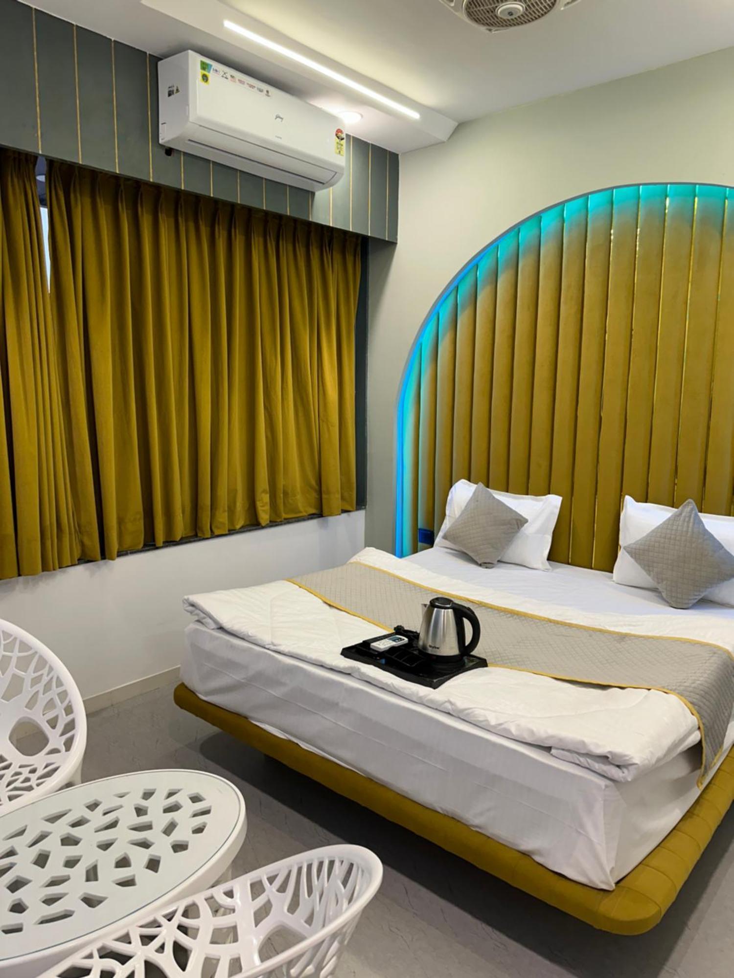 Hotel Victoria Prime Surat Exterior photo