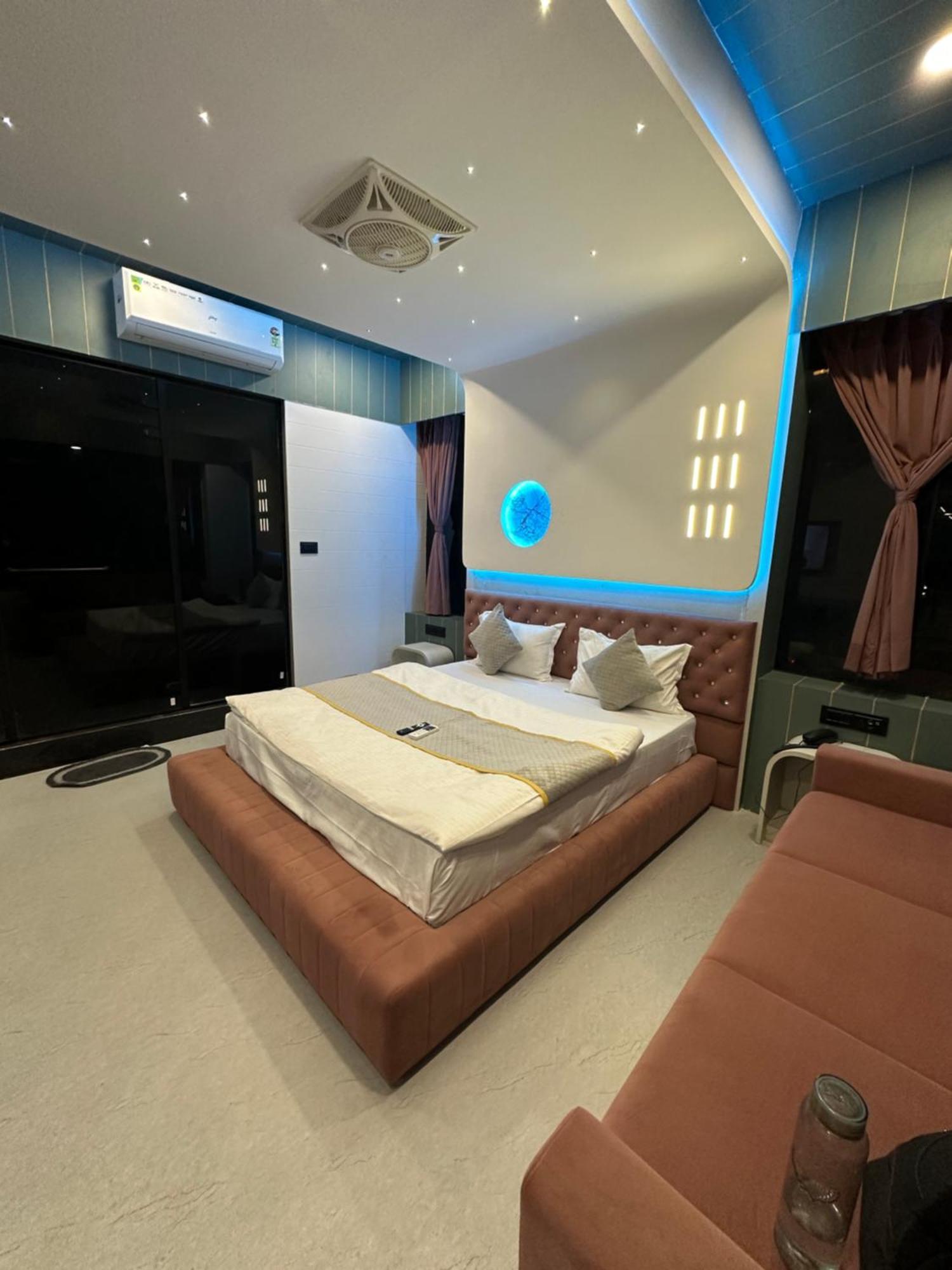 Hotel Victoria Prime Surat Exterior photo