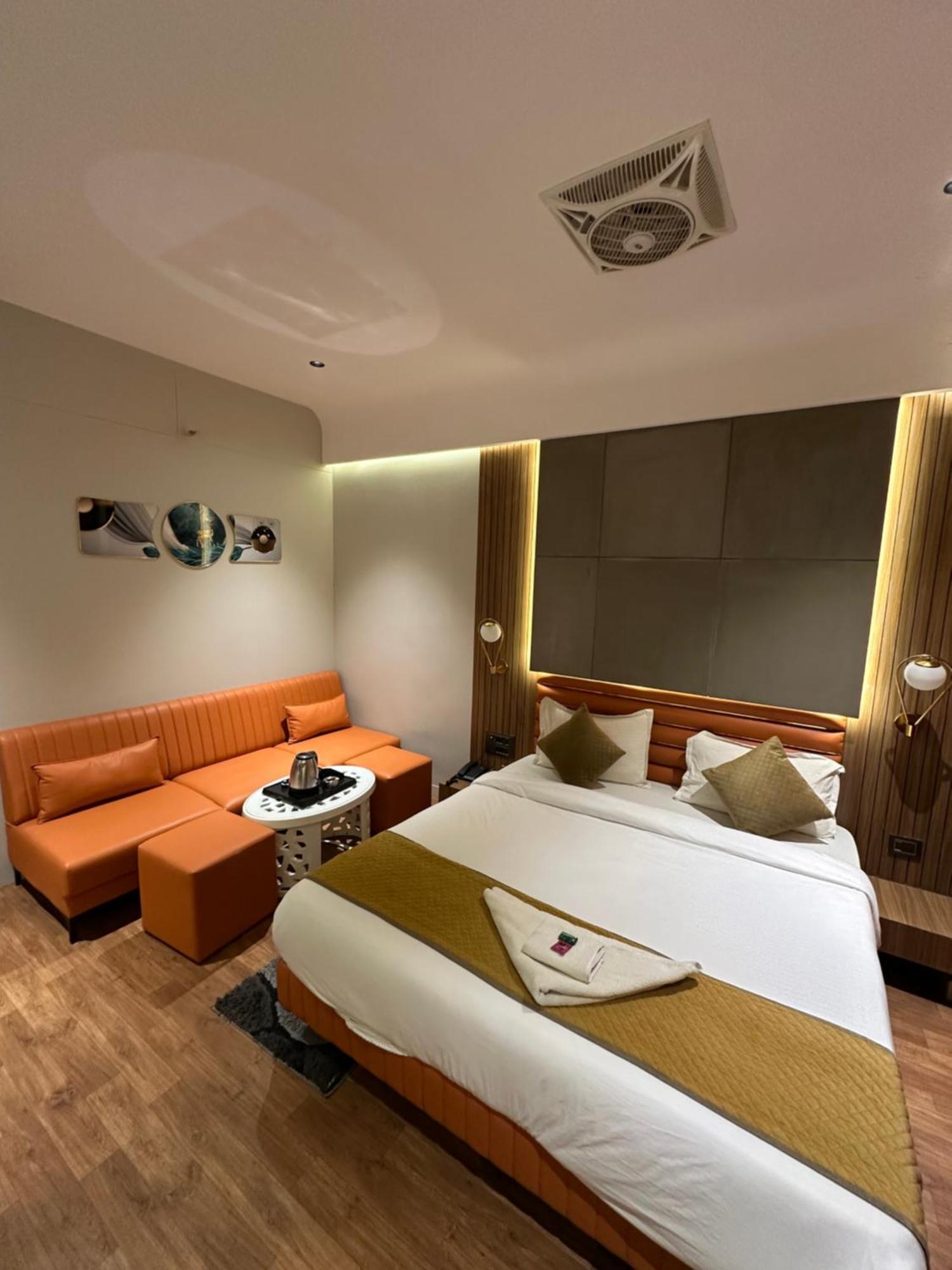 Hotel Victoria Prime Surat Exterior photo